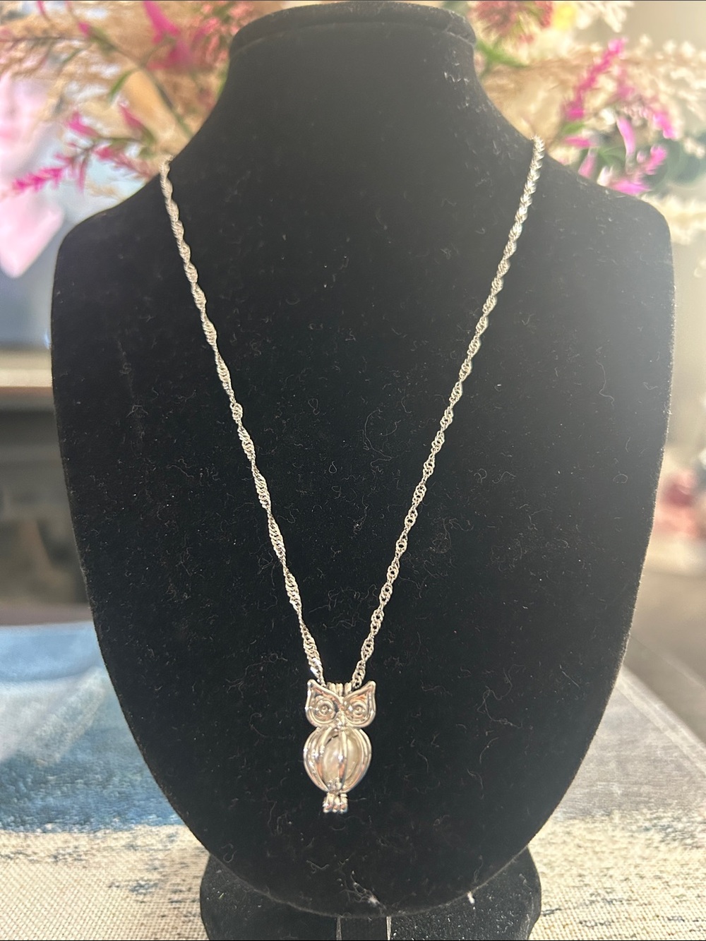 Silver Owl Pendant Necklace - With a Pearl in Middle